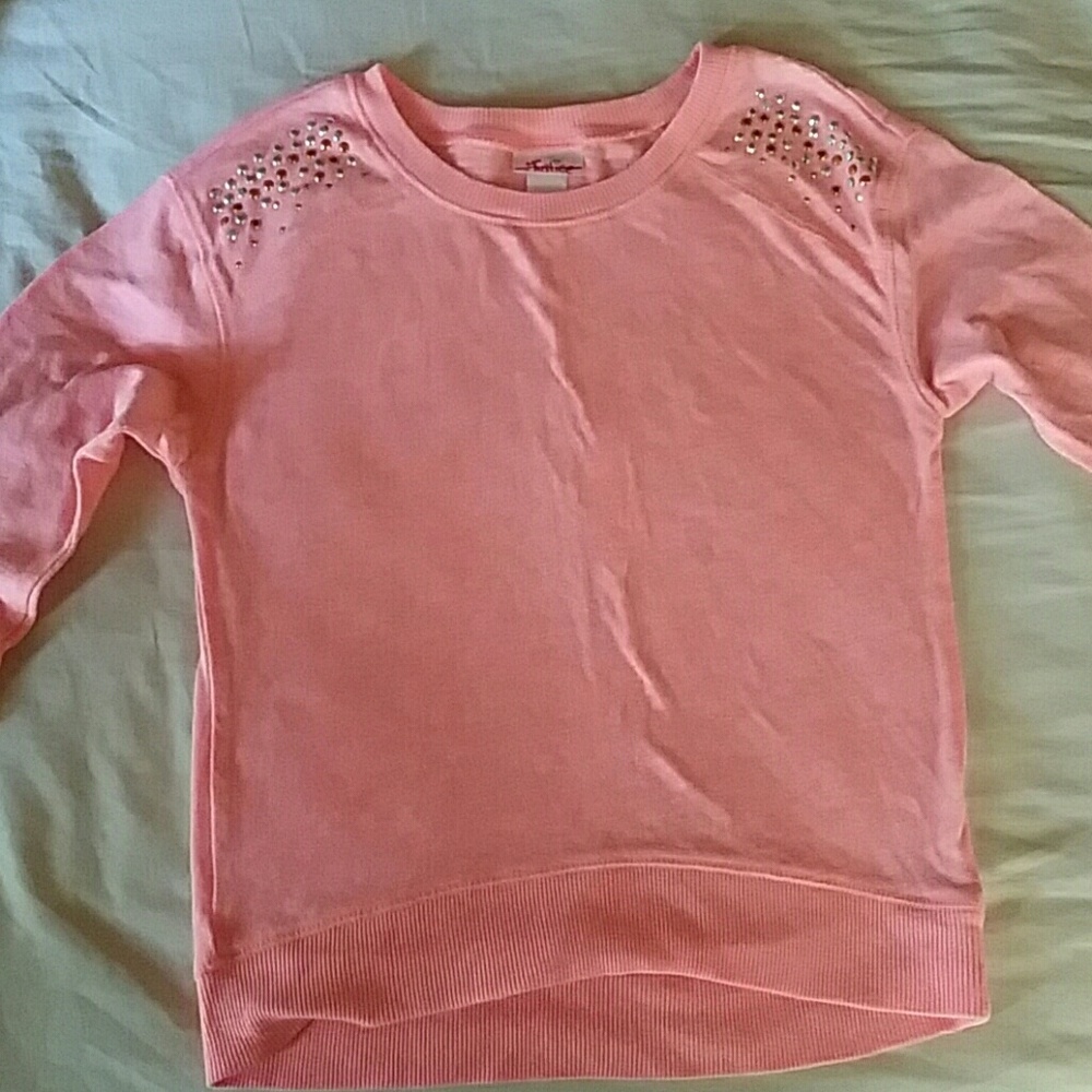Girls 3/4 sleeve shirt. 3/$15